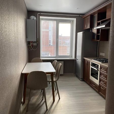 Apartpoltava Двокімнатні Апартаменти З Джакузі Біля Листопаду Dış mekan fotoğraf