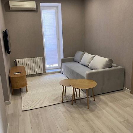 Apartpoltava Двокімнатні Апартаменти З Джакузі Біля Листопаду Dış mekan fotoğraf