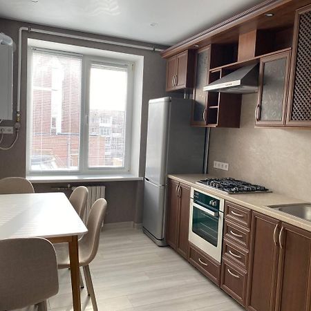 Apartpoltava Двокімнатні Апартаменти З Джакузі Біля Листопаду Dış mekan fotoğraf