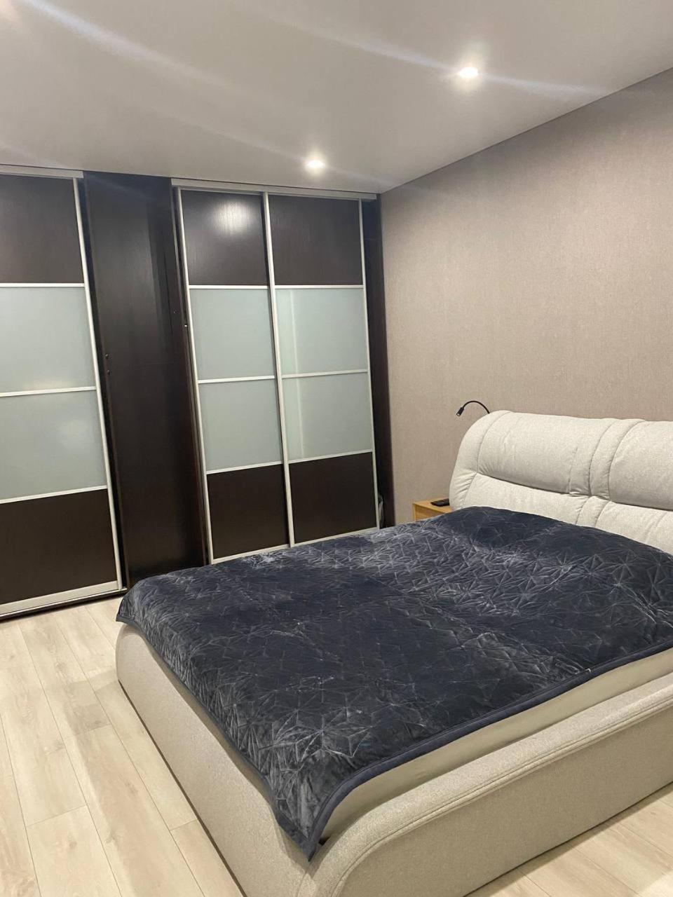 Apartpoltava Двокімнатні Апартаменти З Джакузі Біля Листопаду Dış mekan fotoğraf