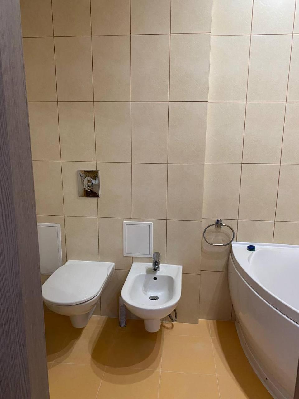 Apartpoltava Двокімнатні Апартаменти З Джакузі Біля Листопаду Dış mekan fotoğraf