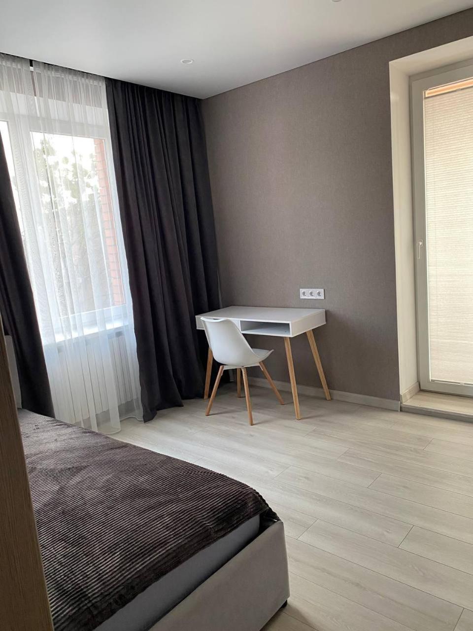 Apartpoltava Двокімнатні Апартаменти З Джакузі Біля Листопаду Dış mekan fotoğraf