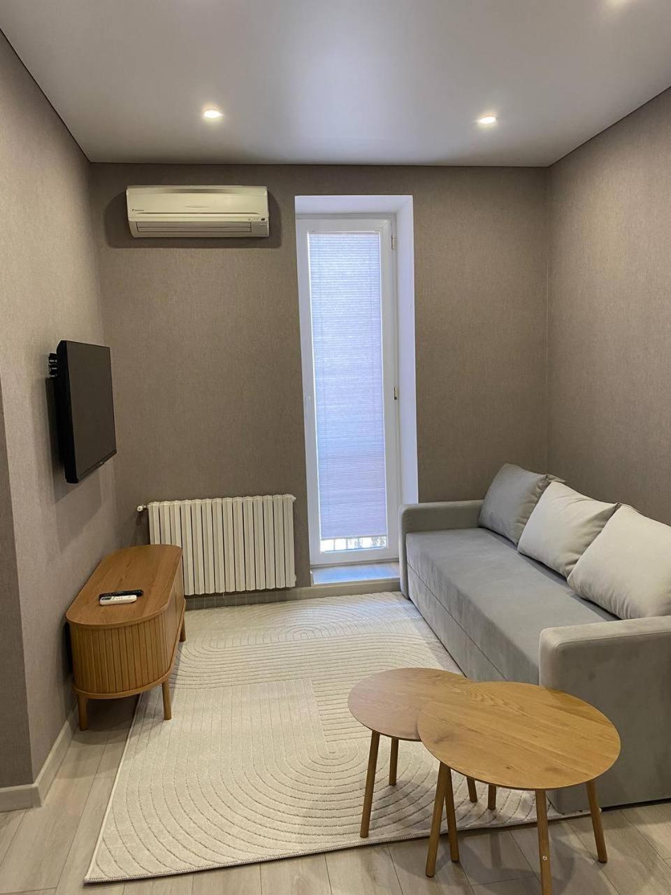 Apartpoltava Двокімнатні Апартаменти З Джакузі Біля Листопаду Dış mekan fotoğraf
