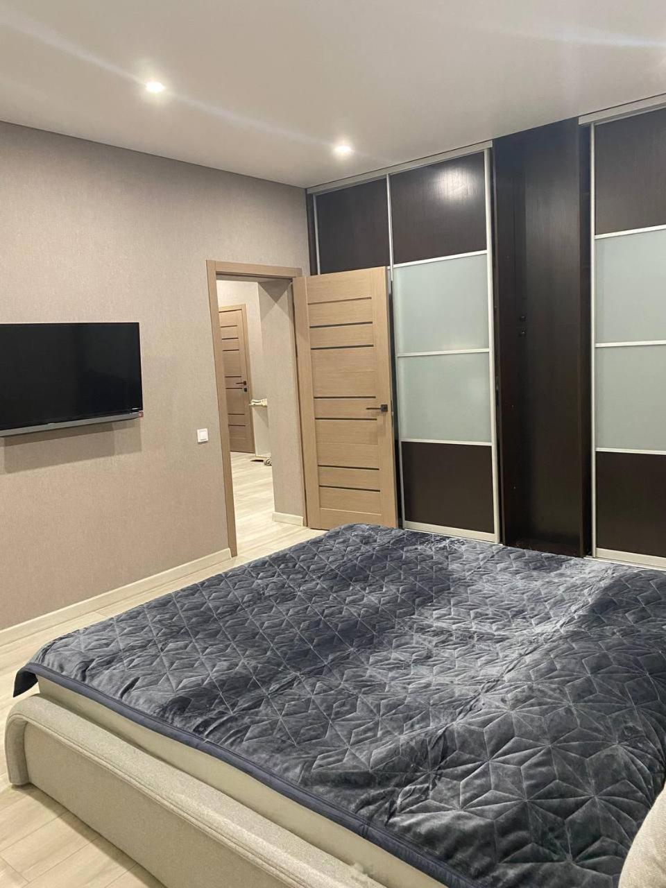 Apartpoltava Двокімнатні Апартаменти З Джакузі Біля Листопаду Dış mekan fotoğraf